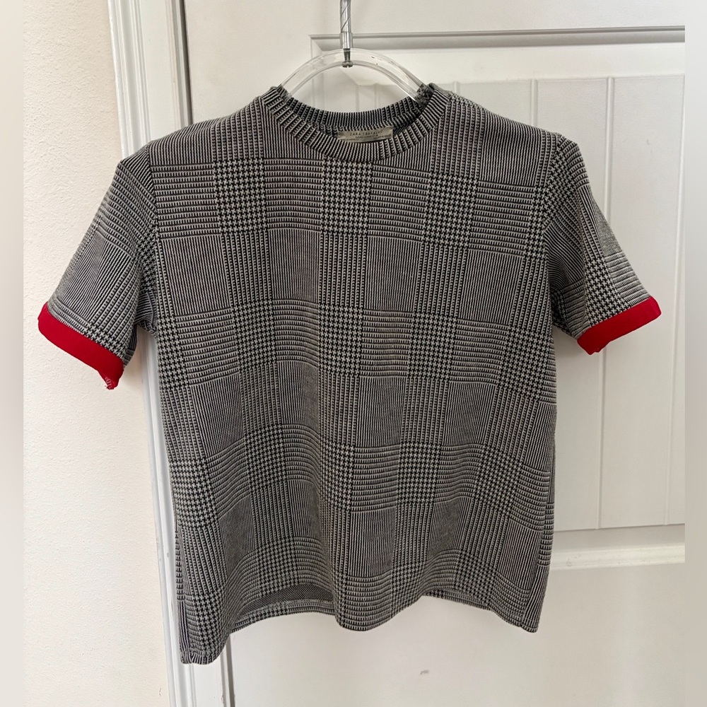 Women’s 2017 Zara Trafaluc Black and White Plaid/Houndstooth Tee with Red Trim